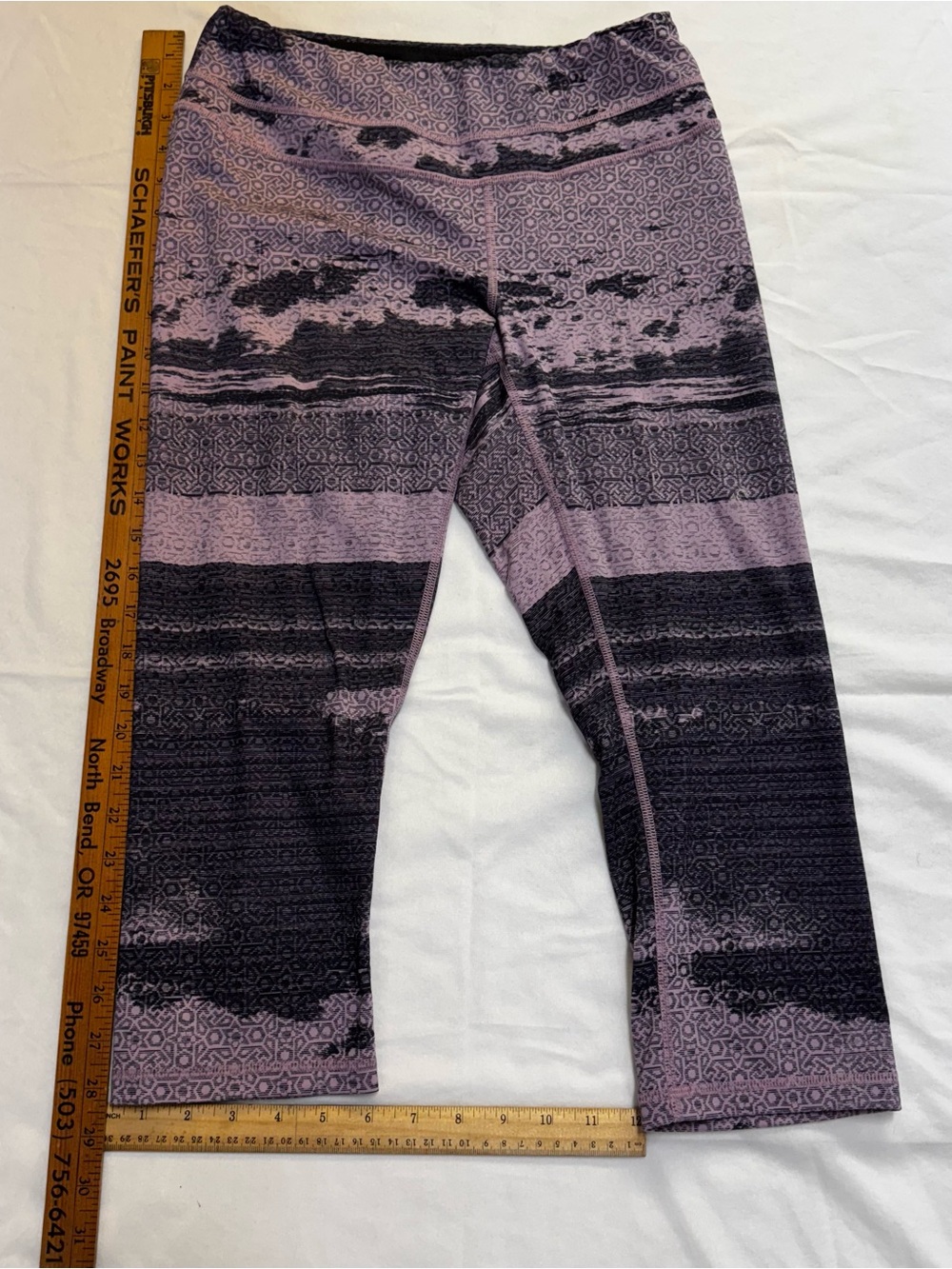 Lucy Activewear Women's Capri Leggings Size Medium Purple/Black.